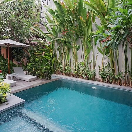 Hotel Dee Mansion à Denpasar Extérieur photo