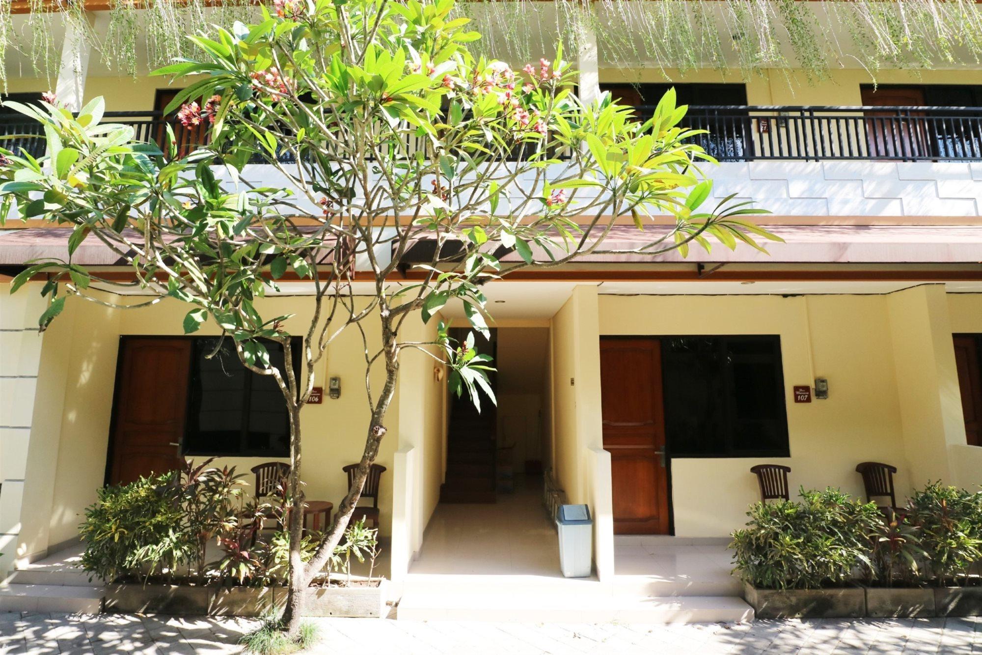 Hotel Dee Mansion à Denpasar Extérieur photo
