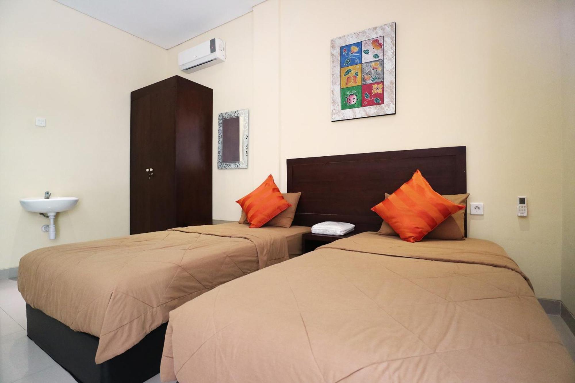 Hotel Dee Mansion à Denpasar Extérieur photo